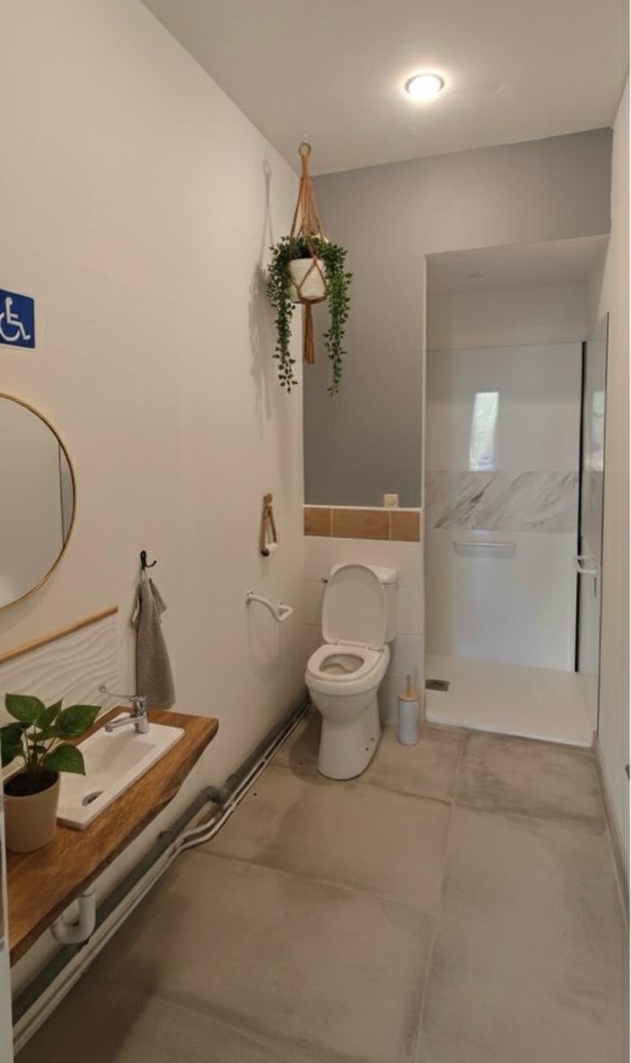 Salle de bain accessible PMR, gîte accessible en Normandie
